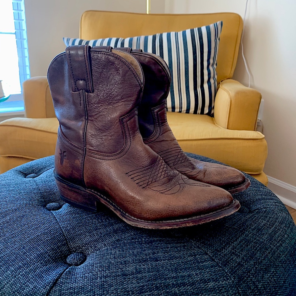 Frye Billy short boots size 6